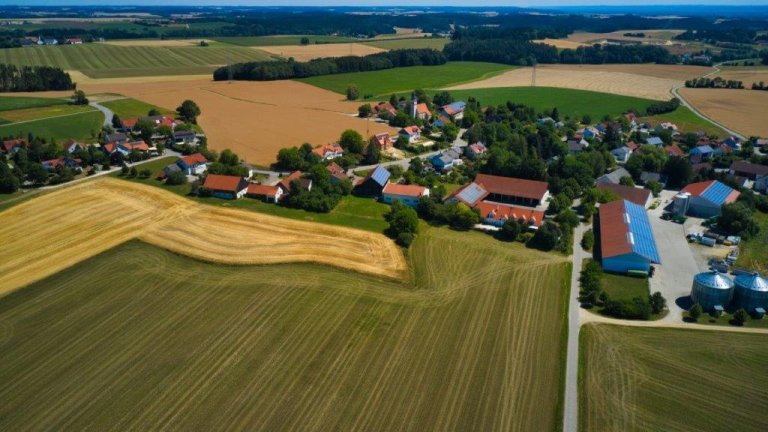 Grossansicht in neuem Fenster: Luftbildaufnahmen Zolling - Thann (1/4)